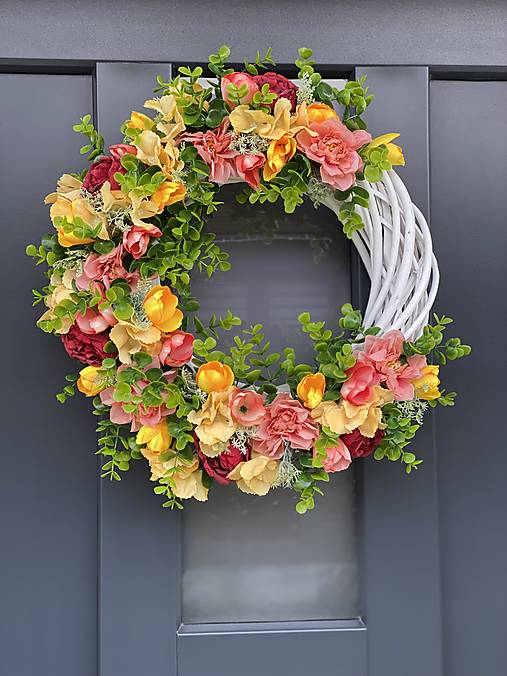 Jarný veniec “L”na bielom prutenom základe 40cmdekorácia na dvere Polmesiac