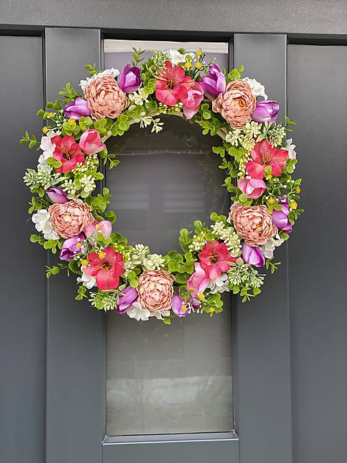 Jarný veniec na prútenom základe dekorácia na dvere