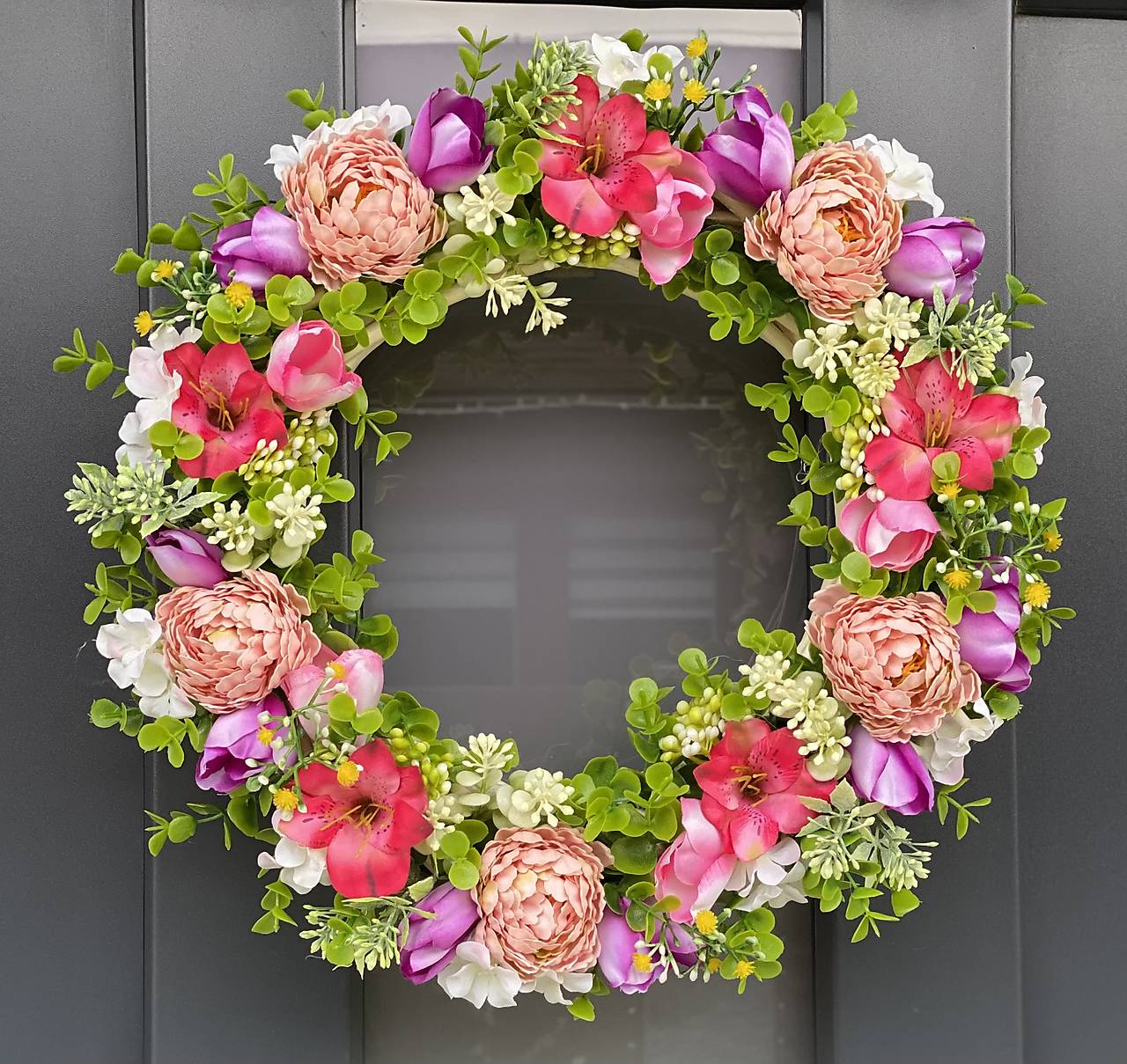 Jarný veniec na prútenom základe dekorácia na dvere