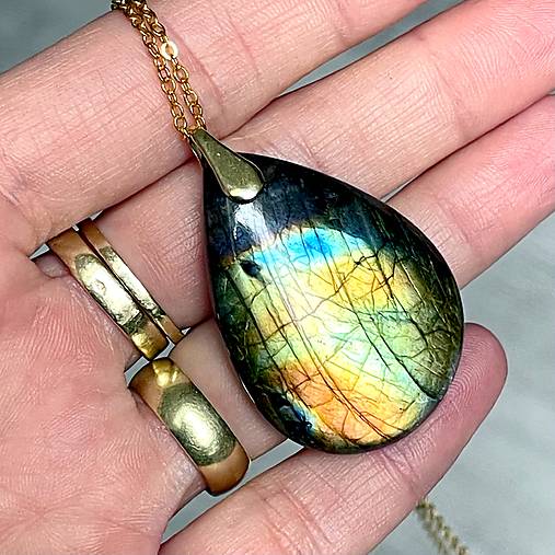 Teardrop Rainbow Labradorite Pendant AG925 Gold Plated / Strieborný pozlátený prívesok s veľkým labradoritom E025