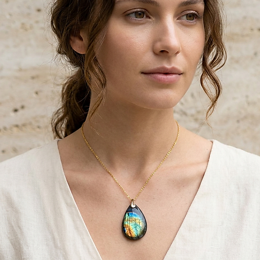 Teardrop Rainbow Labradorite Pendant AG925 Gold Plated / Strieborný pozlátený prívesok s veľkým labradoritom E025