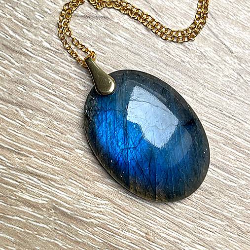 Blue Oval Labradorite Pendant AG925 Gold Plated / Strieborný pozlátený prívesok s veľkým labradoritom E025