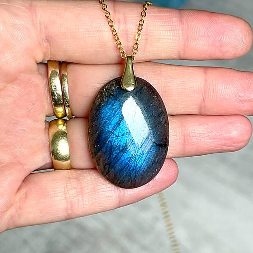 Blue Oval Labradorite Pendant AG925 Gold Plated / Strieborný pozlátený prívesok s veľkým labradoritom E025