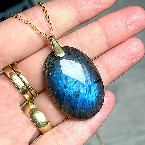 Blue Oval Labradorite Pendant AG925 Gold Plated / Strieborný pozlátený prívesok s veľkým labradoritom E025