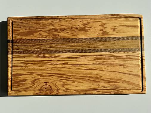 Doska s drážkou a pásikmi, ktorá vydrží roky (oliva)