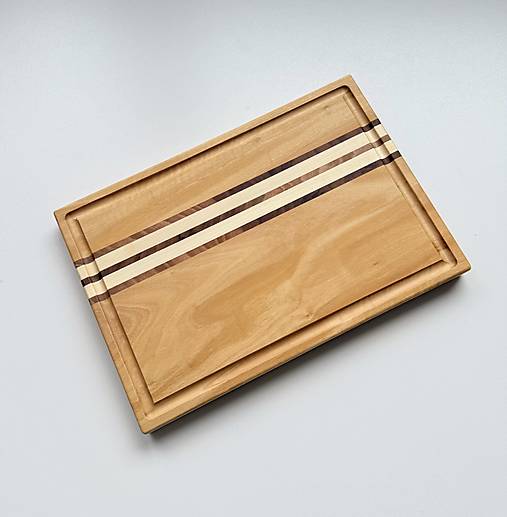 Doska s drážkou a pásikmi, ktorá vydrží roky (oliva)