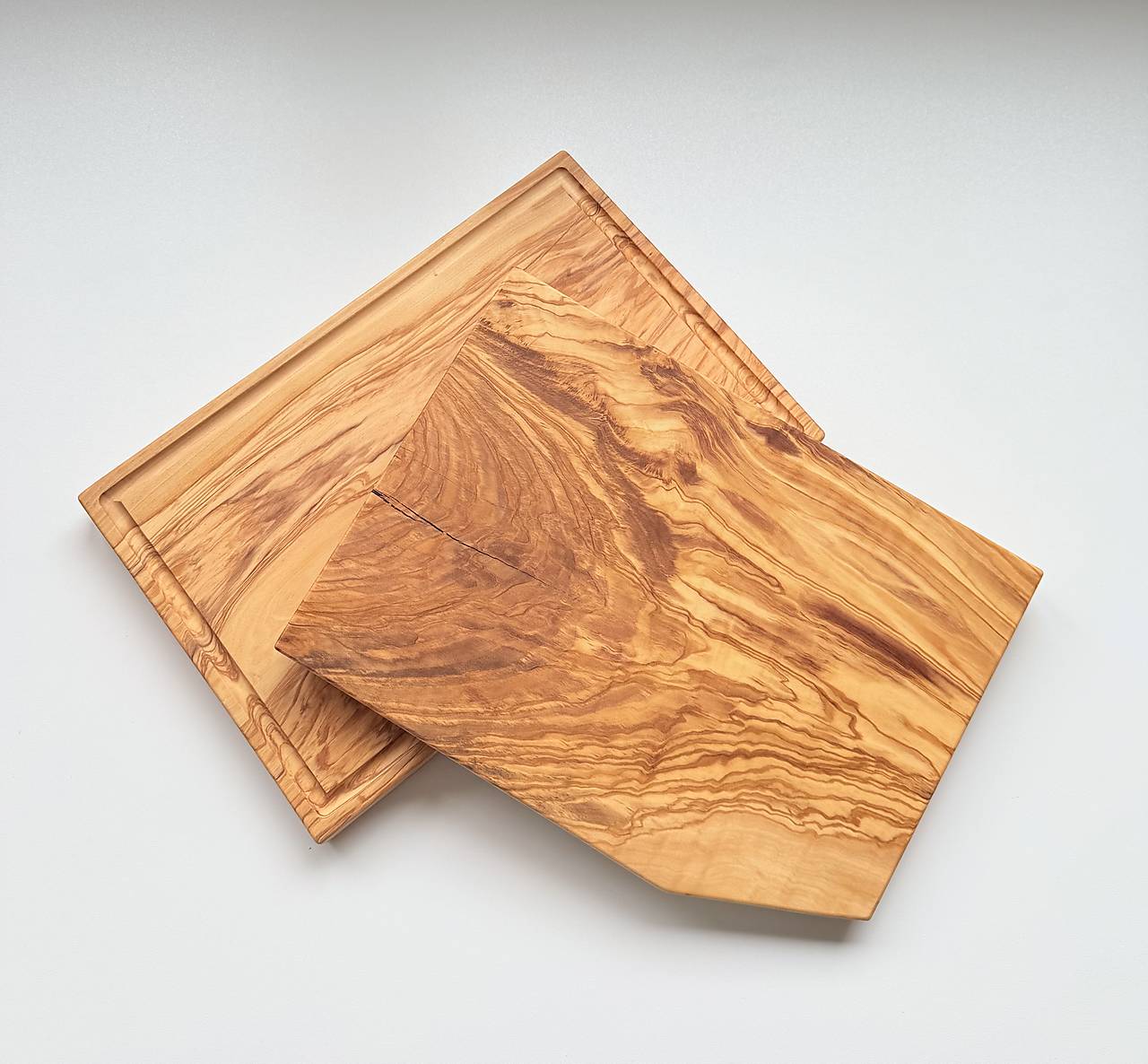 Doska s drážkou, ktorá vydrží roky (oliva)