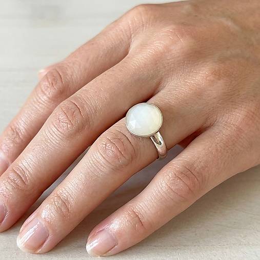 White Moonstone Ag925 Silver Ring  / Strieborný prsteň s bielym mesačným kameňom E016