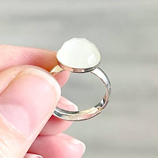 White Moonstone Ag925 Silver Ring  / Strieborný prsteň s bielym mesačným kameňom E016