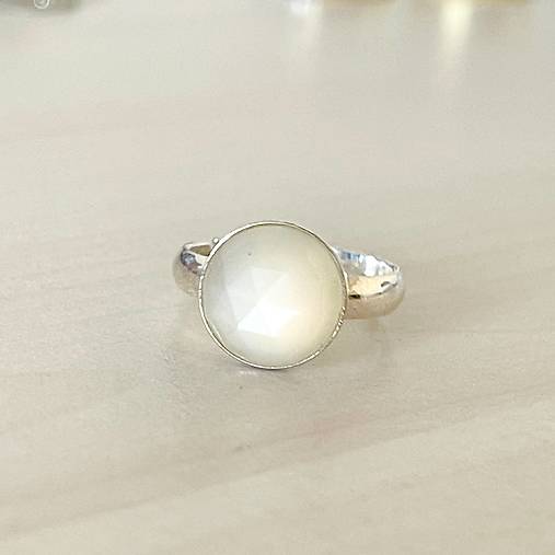 White Moonstone Ag925 Silver Ring  / Strieborný prsteň s bielym mesačným kameňom E016