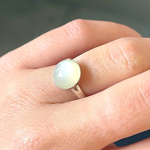White Moonstone Ag925 Silver Ring  / Strieborný prsteň s bielym mesačným kameňom E016