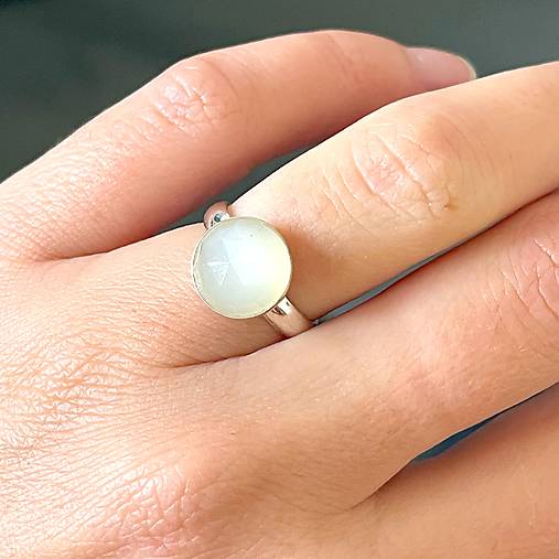 White Moonstone Ag925 Silver Ring  / Strieborný prsteň s bielym mesačným kameňom E016
