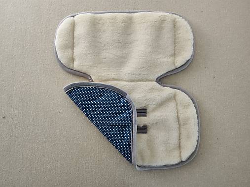 Detský textil - Zmenšujúca vložka XL Vlnienka proti poteniu do autosedačky Axkid one3 100% Merino top super wash Bodky modré - 18269940_