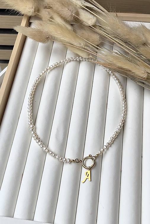 Perlový náhrdelník s písmenkom