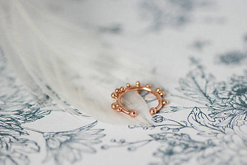 Zlatá ear cuff záušnica - Bokeh