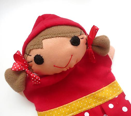Maňuška Červená čiapočka (v sukničke s bodkami)