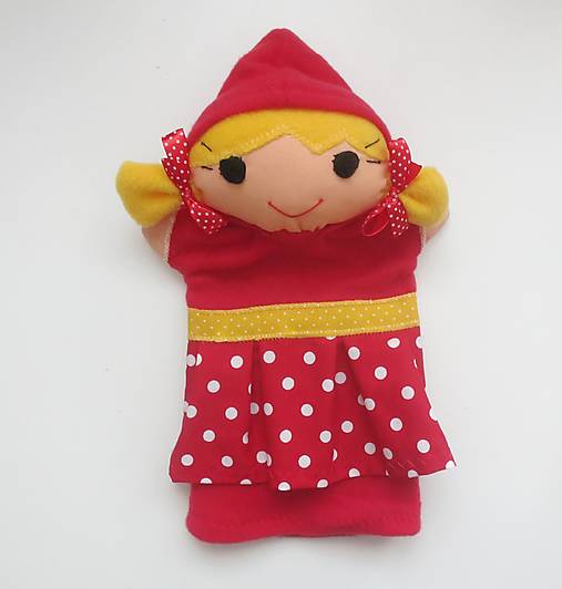 Maňuška Červená čiapočka (v bodkovej sukničke)