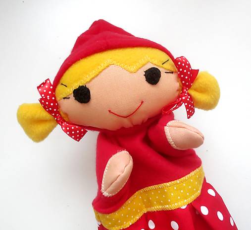 Maňuška Červená čiapočka (v bodkovej sukničke)