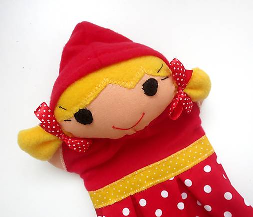 Maňuška Červená čiapočka (v bodkovej sukničke)