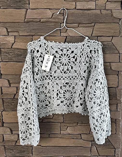 Svetre a kardigány - Háčkovaný  sveter – jemná elegancia na leto - 18272420_