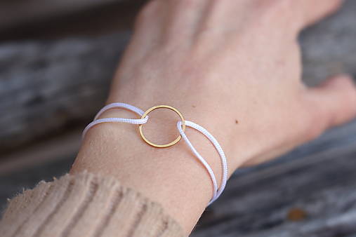 Šnúrkový náramok kruh (karma)