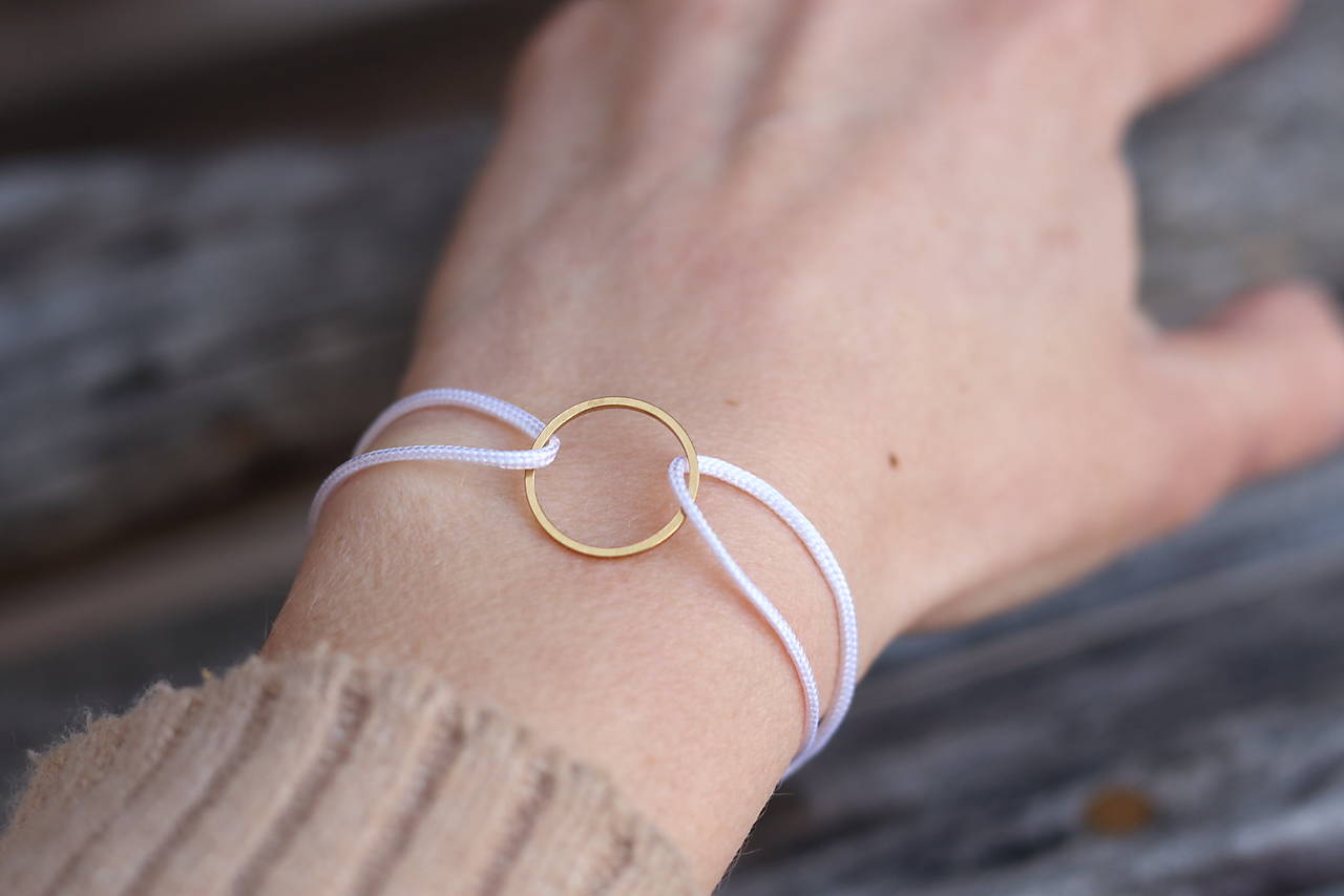 Šnúrkový náramok kruh (karma)