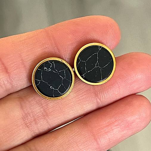 Steel Black Howlite Stud Earrings / Náušnice syntetický howlit, oceľ E015