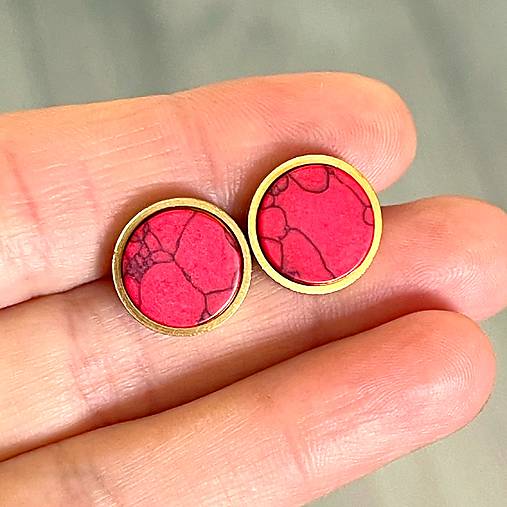 Steel Red Howlite Stud Earrings / Náušnice syntetický howlit, oceľ E015