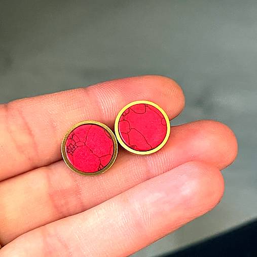 Steel Red Howlite Stud Earrings / Náušnice syntetický howlit, oceľ E015