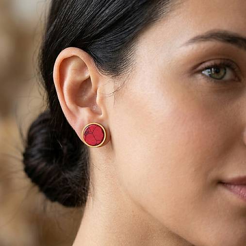 Steel Red Howlite Stud Earrings / Náušnice syntetický howlit, oceľ E015