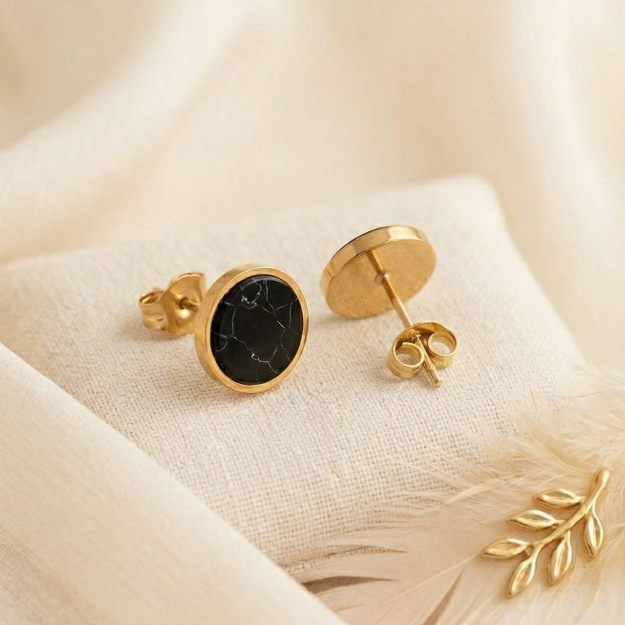 Steel Black Howlite Stud Earrings / Náušnice syntetický howlit, oceľ E015