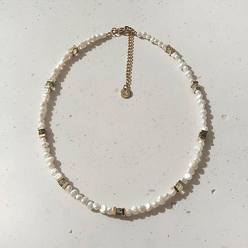 Perlový náhrdelník s minerálom prehnit – Line Cube