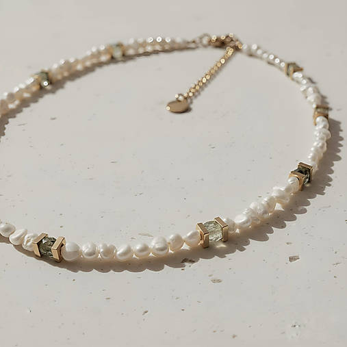 Perlový náhrdelník s minerálom prehnit – Line Cube