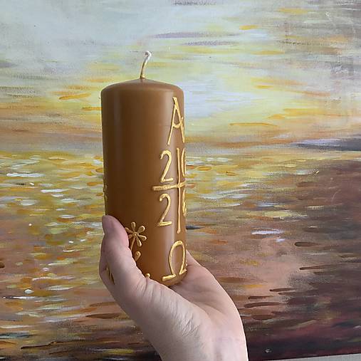 Maľovaný domáci paškál “2026”  Alfa a omega s  krížom (parafín poliaty včelím voskom) (S krížom a margarétami)