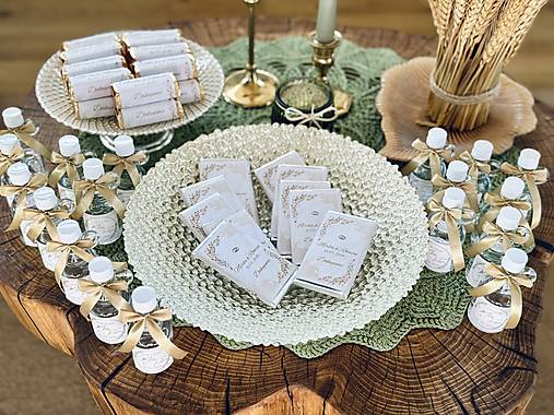 Darčeky pre svadobčanov - Svadobné čokoládky a fľaštičky pre hostí - 18275929_