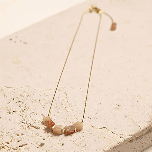 Jemná retiazka s kremeňom – nastaviteľná dĺžka – Line Cube