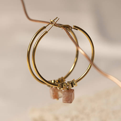 Kruhové náušnice s ružovým kremeňom – Line Cube