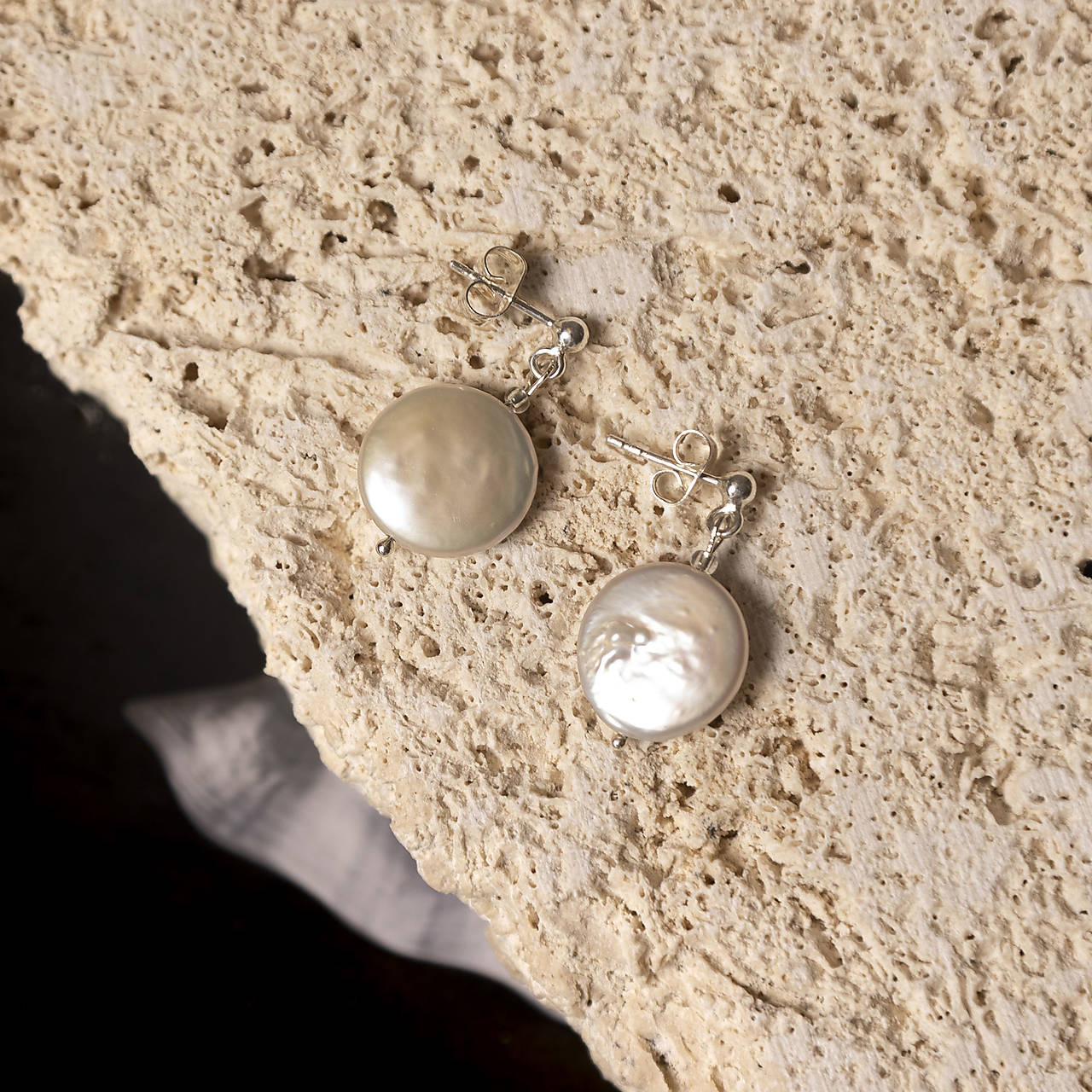 Strieborné náušnice s barokovou perlou – Silver La Perla Viva