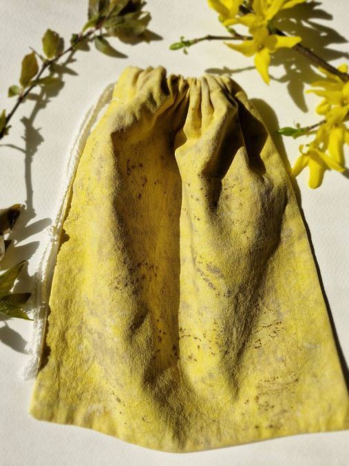 Úžitkový textil - Bavlnené vrecúško farbené kvetmi,semienkami kvetov,bylinkami - 18275098_