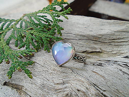 Strieborny prsteň Ag925  Aurora opál Srdiečko