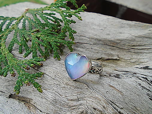 Strieborny prsteň Ag925  Aurora opál Srdiečko