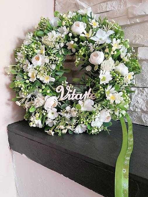 Dekorácie - Kvetinovy veniec s nápisom a mašlou 30cm - 18276209_