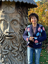  - Dámsky háčkovaný kardigan "granny square" sveter s kvetinovými motívmi - 18277251_