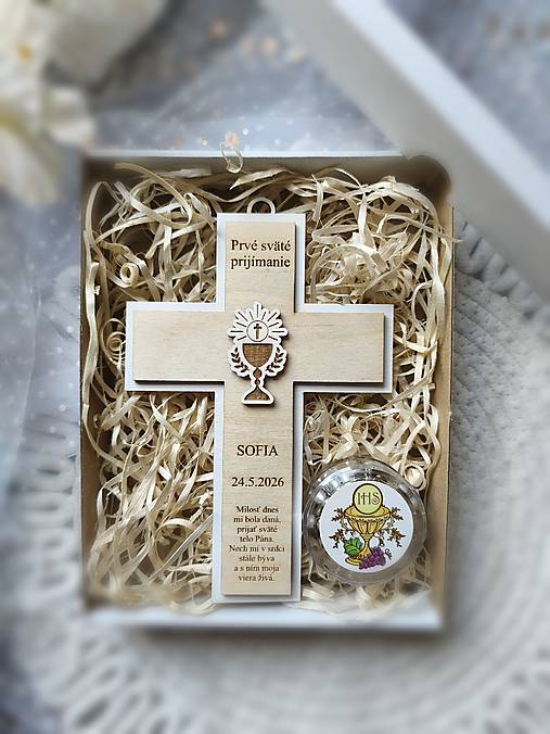 Dekorácie - Personalizovaný set: Drevený krížik s menom a ruženec k 1. svätému prijímaniu - 18279569_