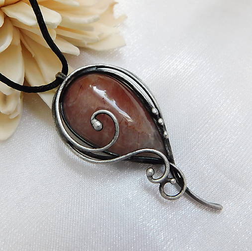 Náhrdelníky - Prívesok s červeným rutilom ╚CAOILFHIONN╔ - 18283880_