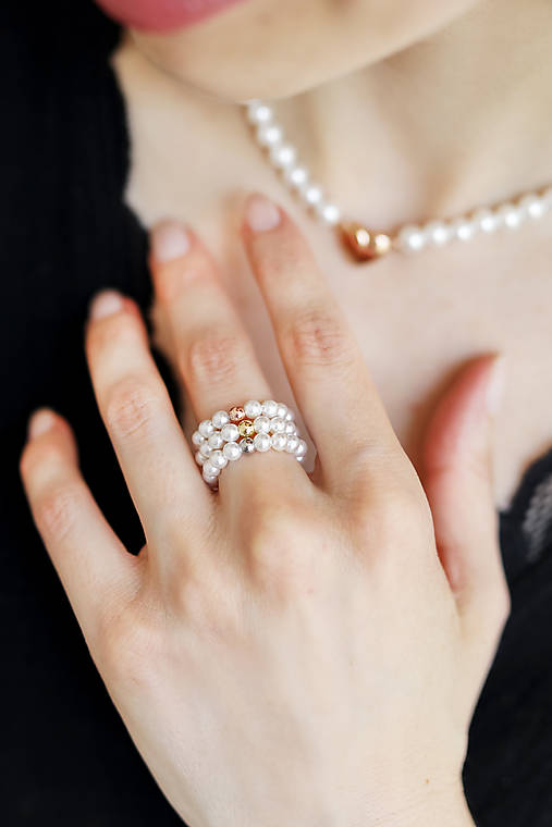 minimalistický perlový prsteň gulička - shell perly