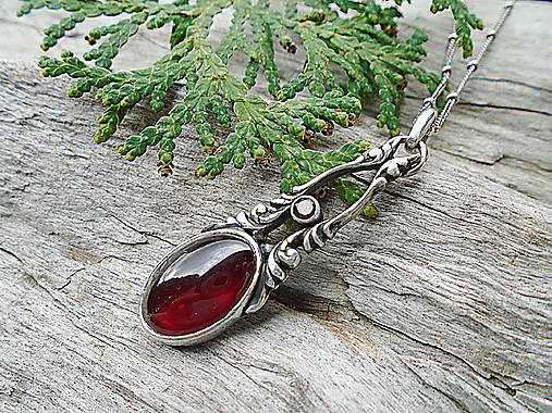 Strieborný prívesok Ag925 Viktoriansky Granát