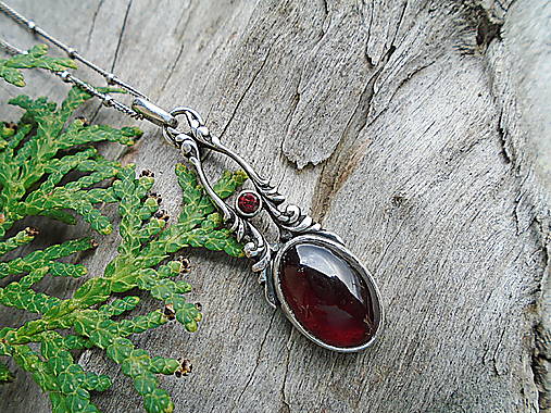 Strieborný prívesok Ag925 Viktoriansky Granát