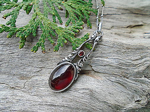 Strieborný prívesok Ag925 Viktoriansky Granát