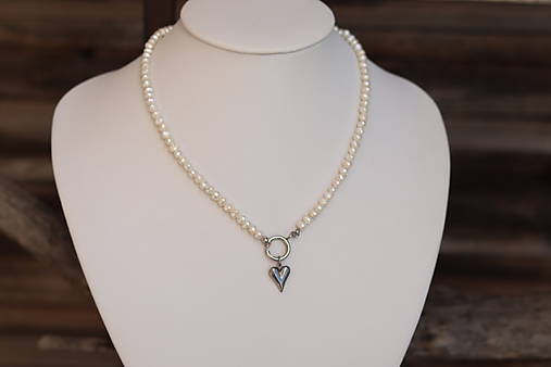 Perlový náhrdelník so srdiečkom